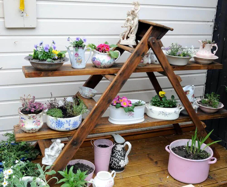 Transform Your Garden with Old Household Items: A Creative DIY Idea!